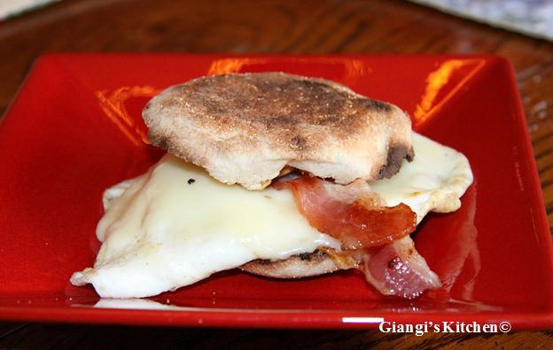 Giangis-Egg-Muffin.-copy-JPG-8x6.JPG