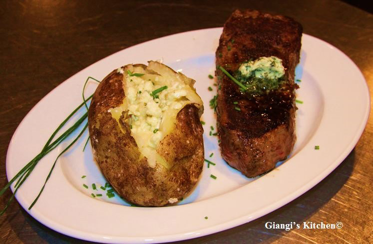 potatoe-with-steak-copy-8x6.JPG