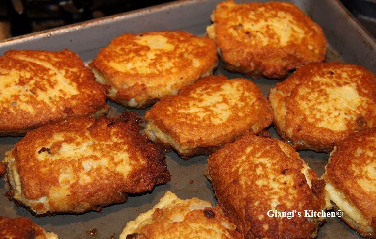 Potatoes-with-Salmon-Cakes-copy-8x6.JPG
