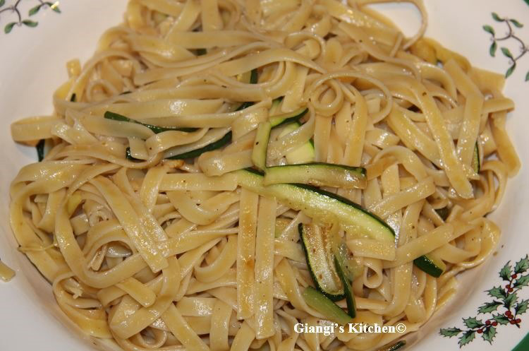 linguine-with-zucchine-and-onions-copy-8x6.JPG