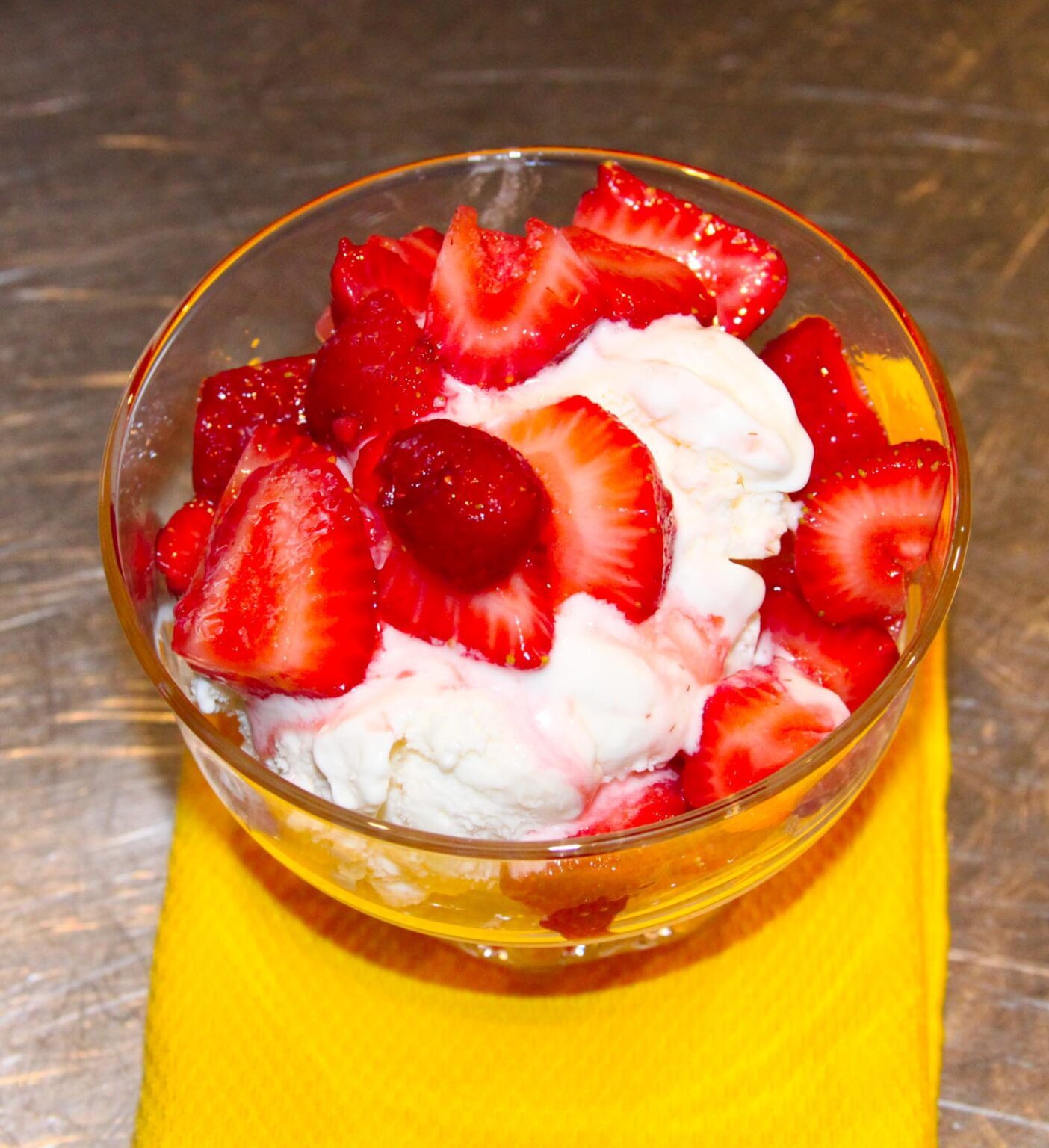 Strawberries with Vanilla Ice Cream Strawberries with Vanilla Ice Cream
