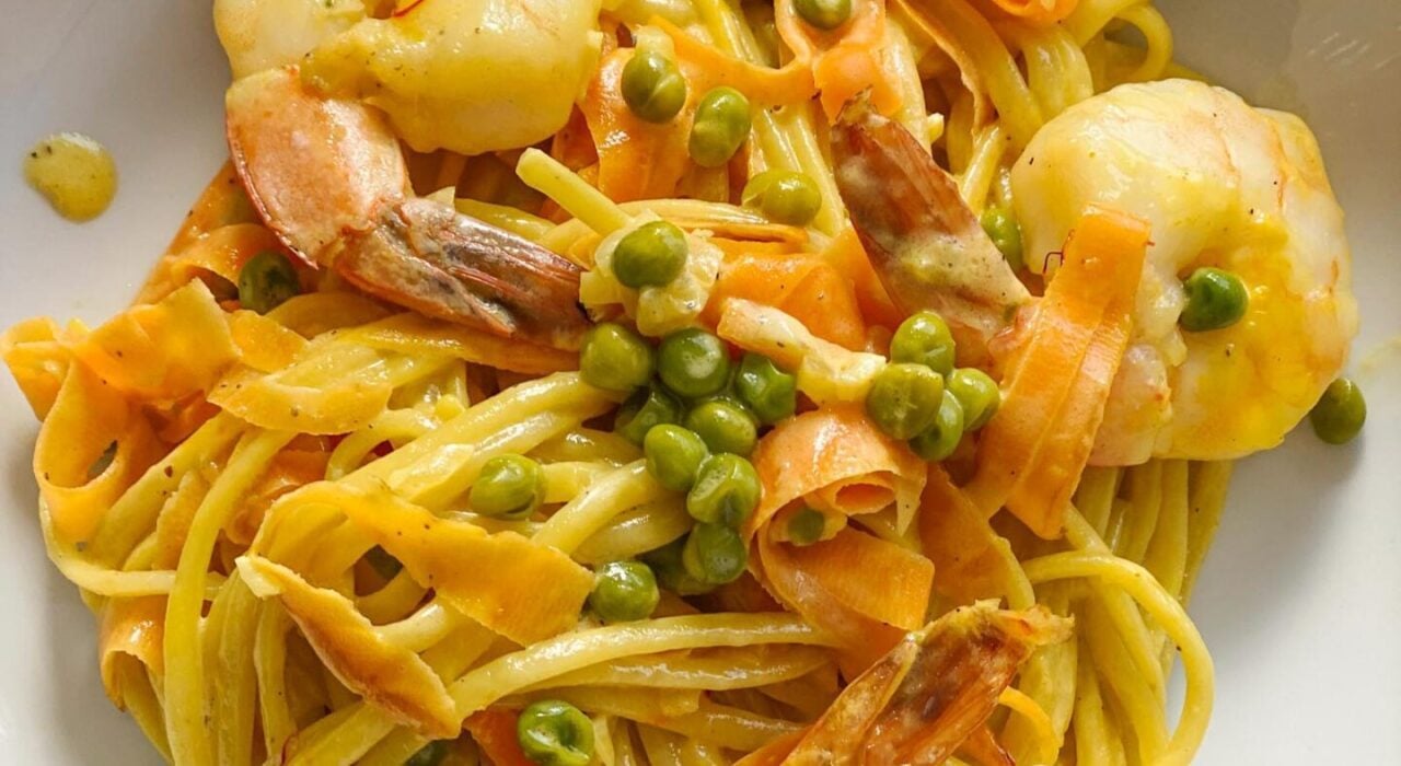 Turmeric Linguine with Shrimps and Saffron Sauce Turmeric Linguine with Shrimps and Saffron Sauce