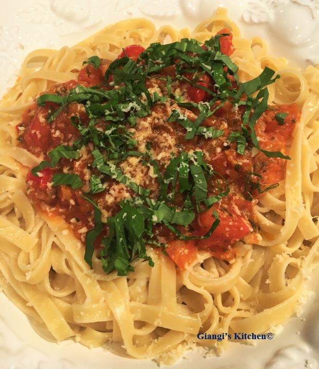 Linguine with Fresh Tomato Sauce