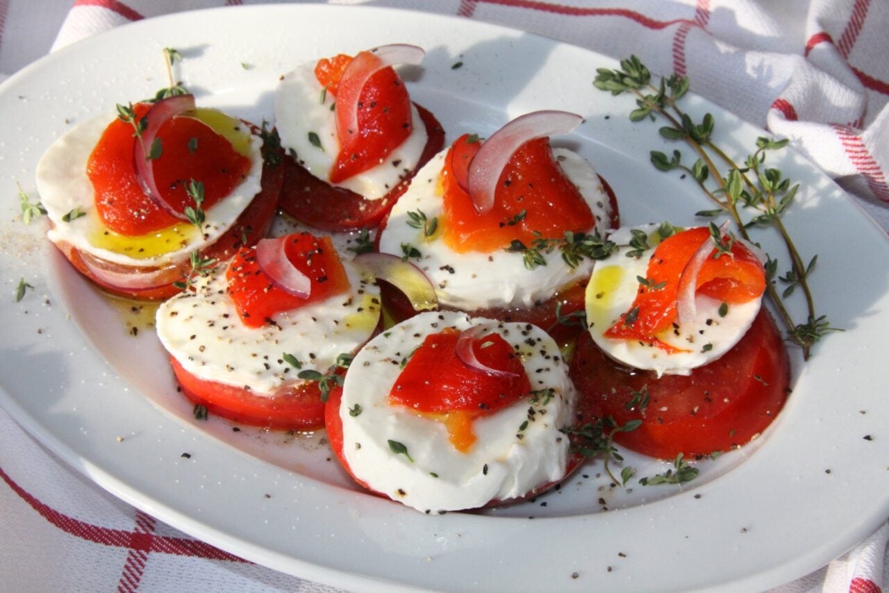 Tomatoes, mozzarella, roasted bell pepper.