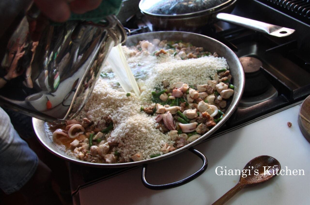 Paella Valenciana- Love and romance around the world Paella Valenciana- Love and romance around the world