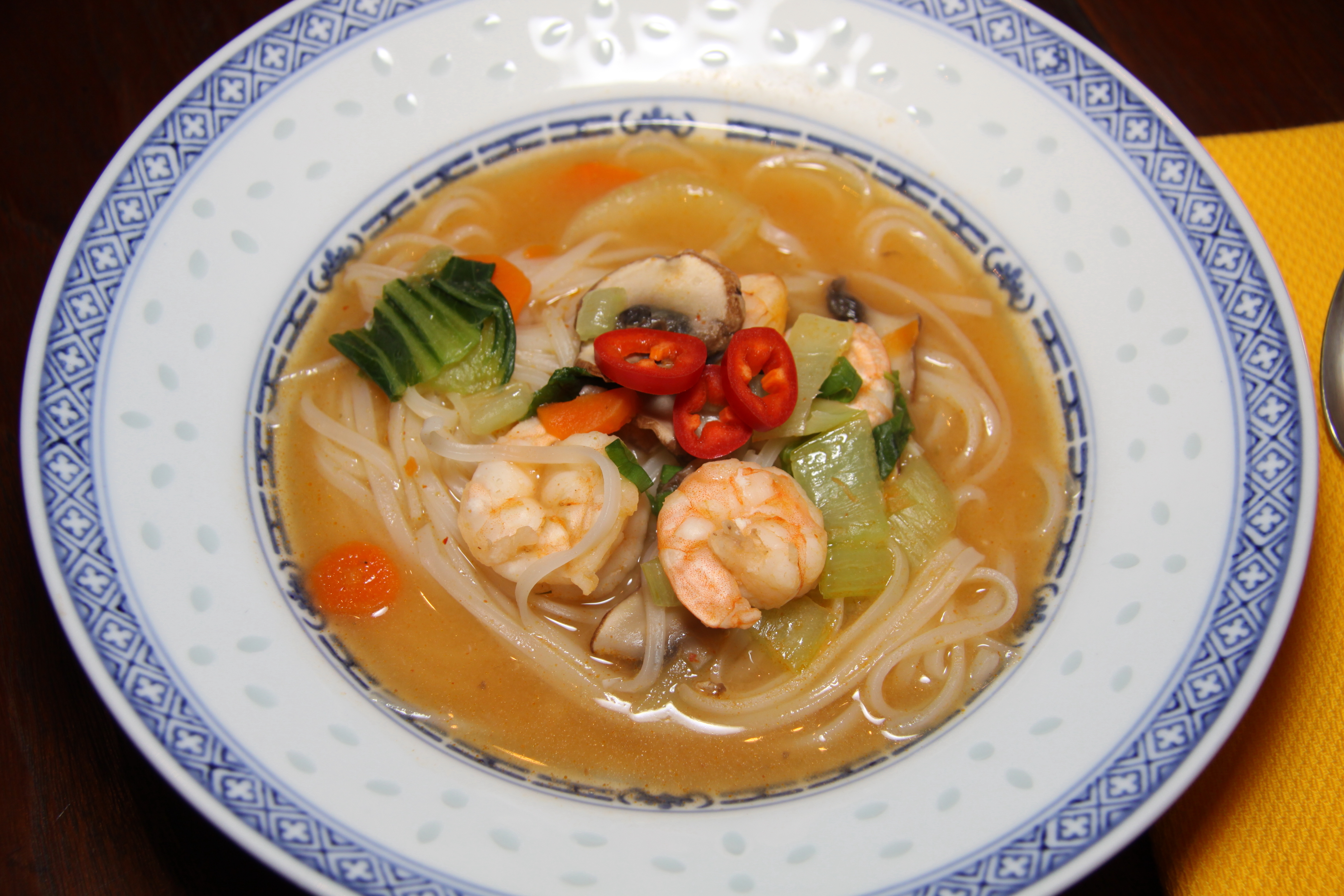 Pad Thai with Shrimp and Vegetables