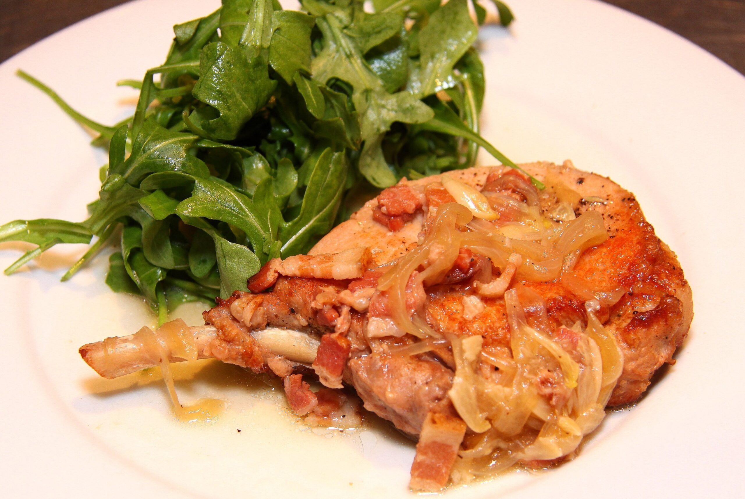 Braised pork chops with arugula salad