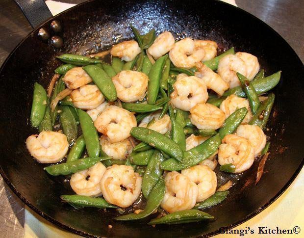 gingered stir fry shrimps with snow peas