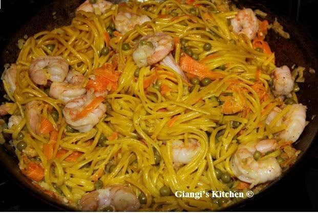 linguine with shrimps and saffron sauce