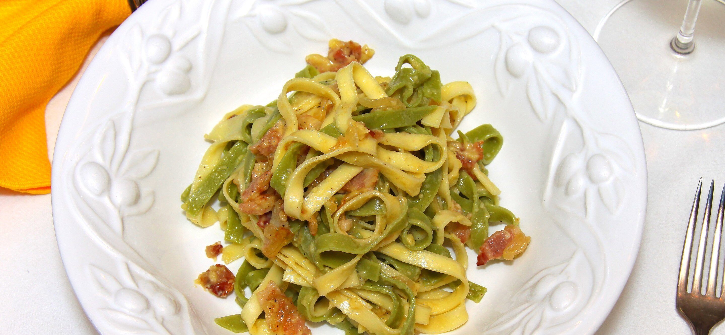 fettuccine paglia e fieno alla carbonara