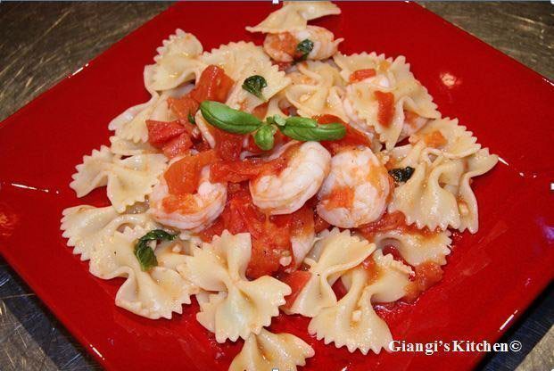 pasta with shrimps, tomatoes basil sauce