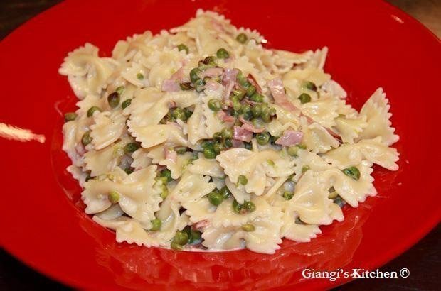 farfalle with peas, ham and cream