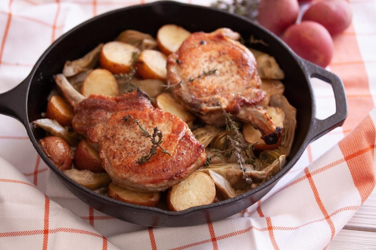 Roasted pork chops with potatoes and artichokes