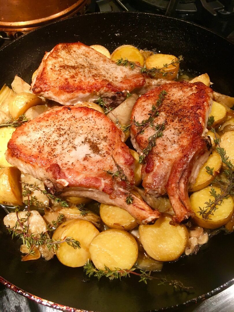 Roast pork chops with artichokes and potatoes