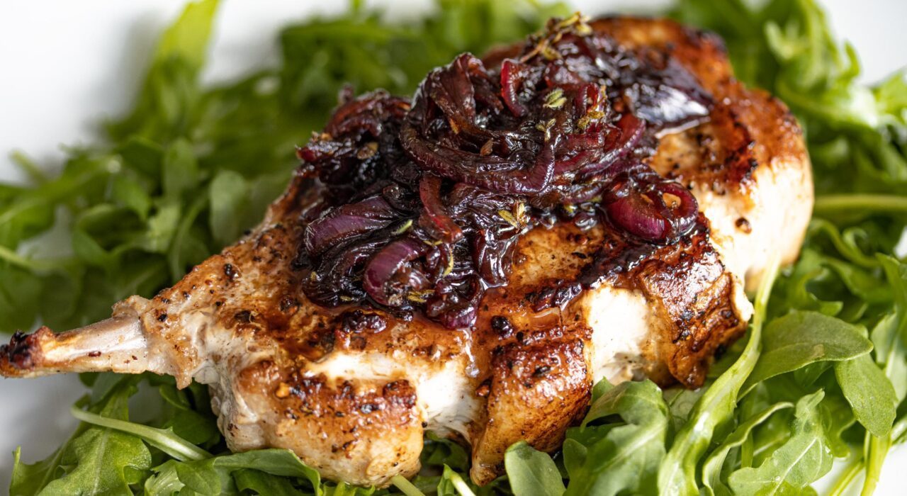 Pork chops with balsamic caramelized onions Pork chops with balsamic caramelized onions