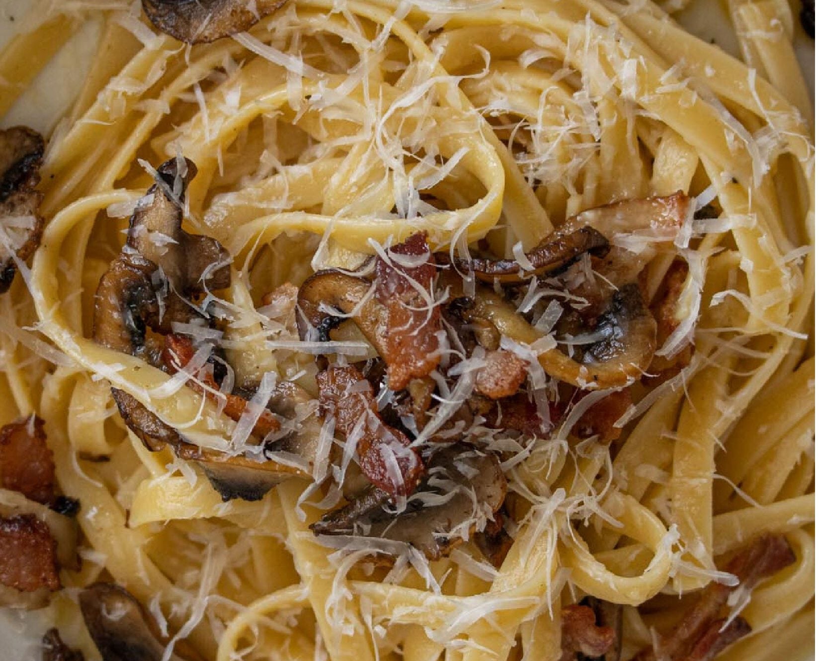 linguine, bacon, and mushrooms
