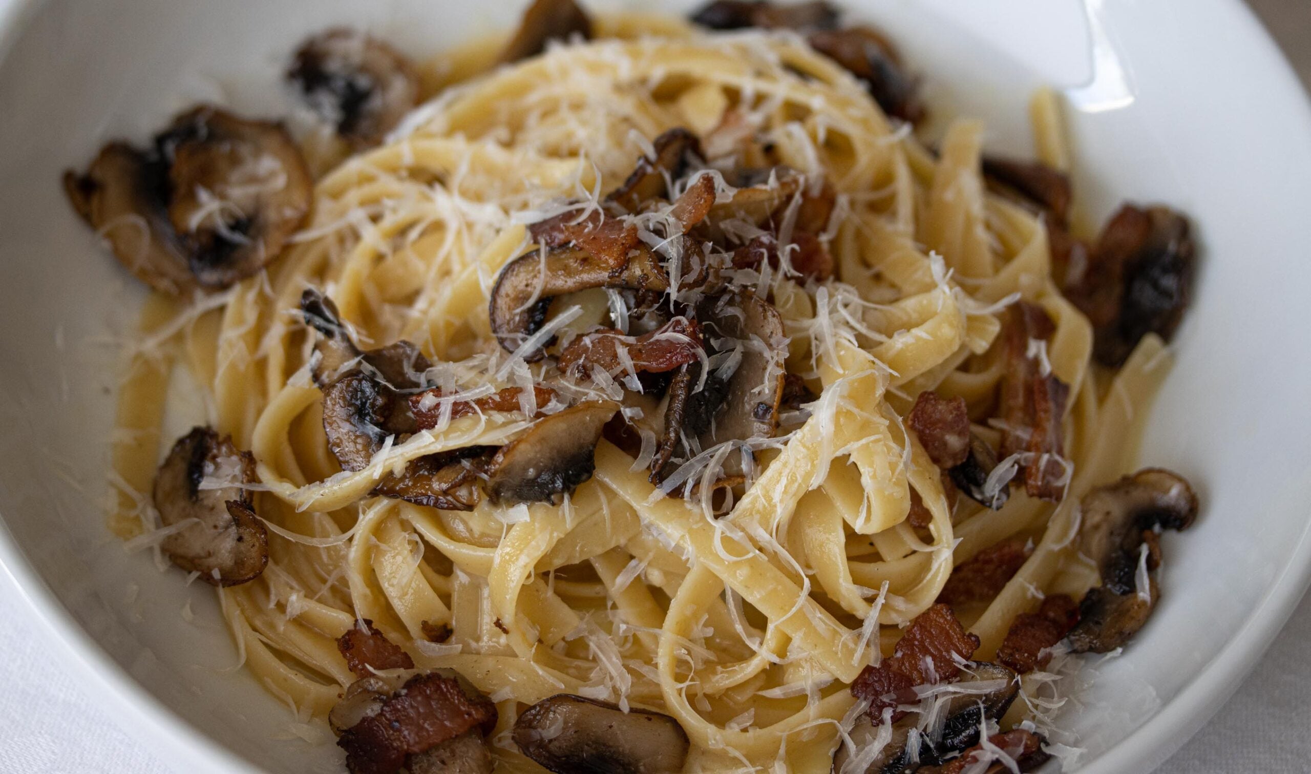 linguine, bacon, and mushrooms