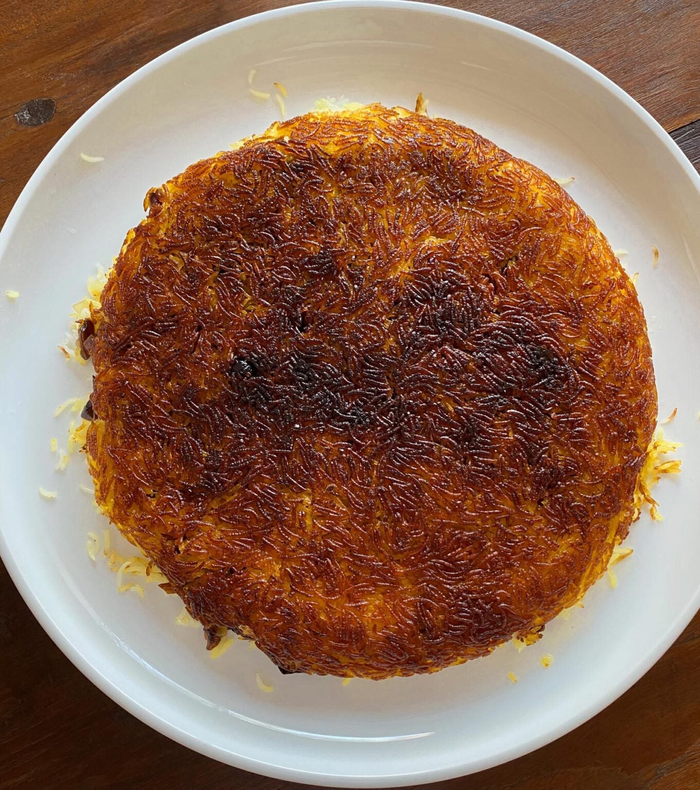 Persian rice crust showing in a white plate.