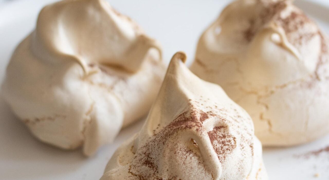 MERINGUES WITH COCOA POWDER MERINGUES WITH COCOA POWDER