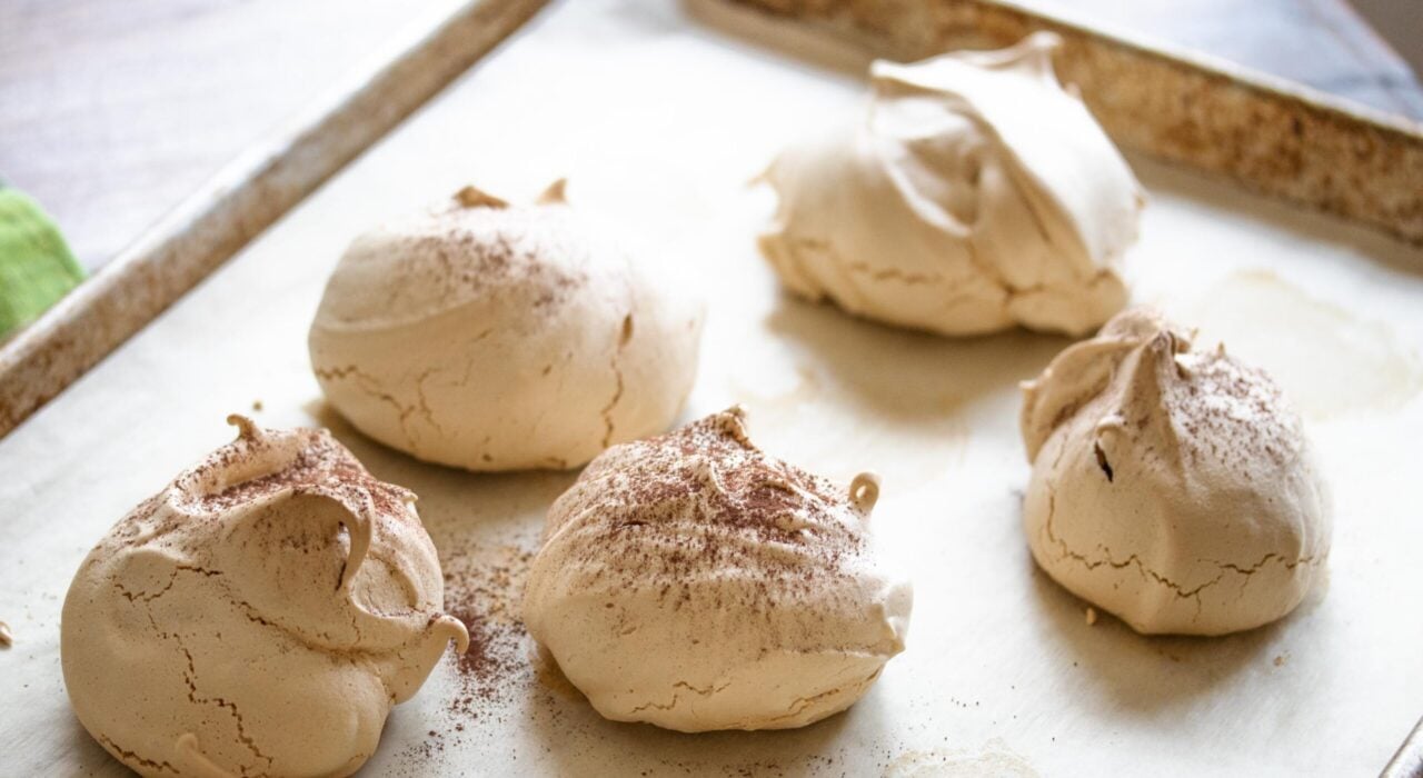 Meringues with Cocoa Powder MERINGUES WITH COCOA POWDER