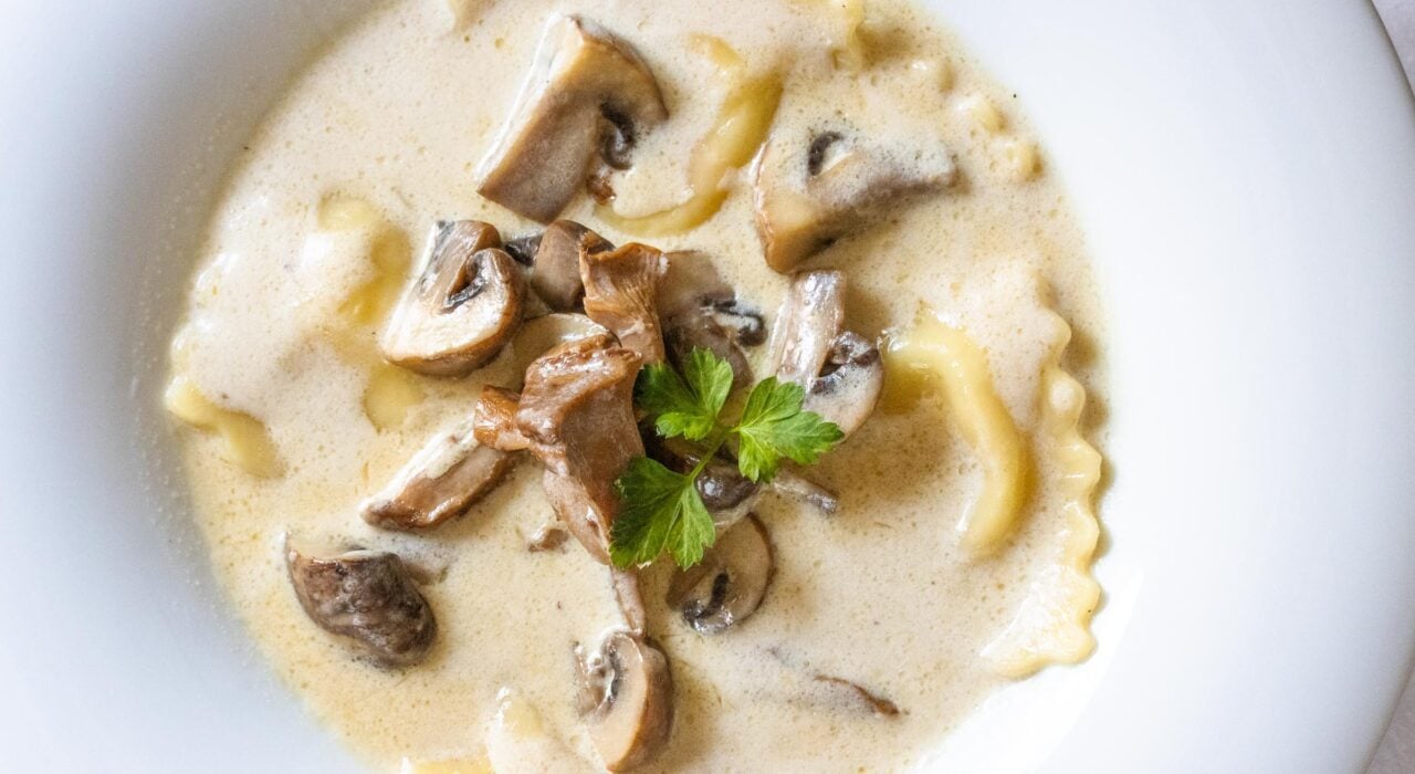 Ravioli with mushrooms and cream Ravioli with mushrooms and cream