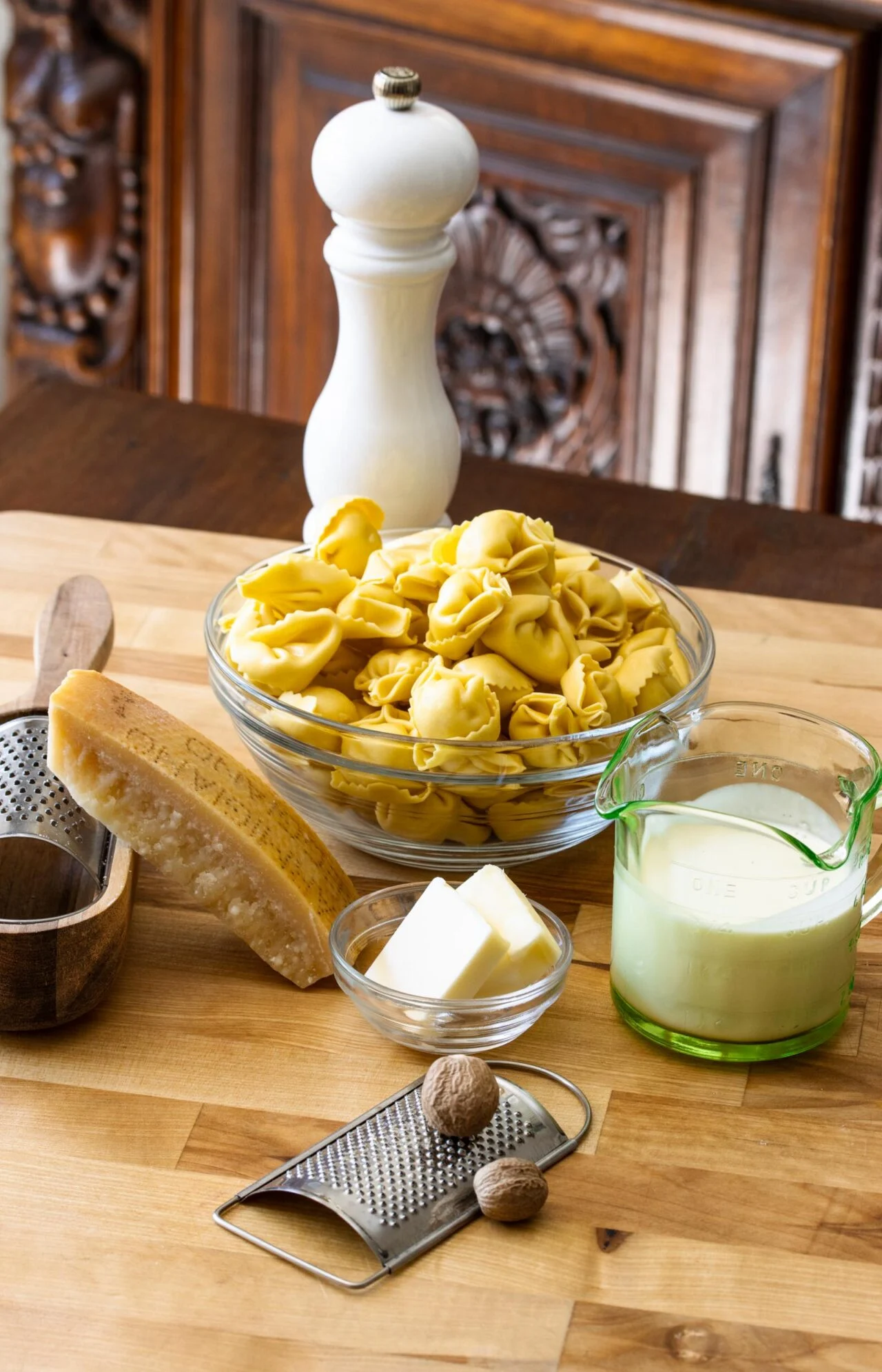 The ingredients required to make the recipe prepared on the counter.