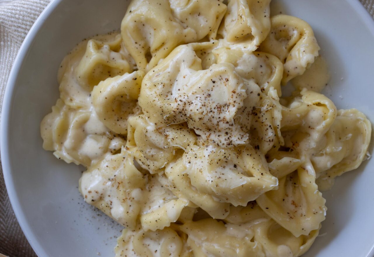 Cheese Tortellini Alfredo A close of of the finished recipe.