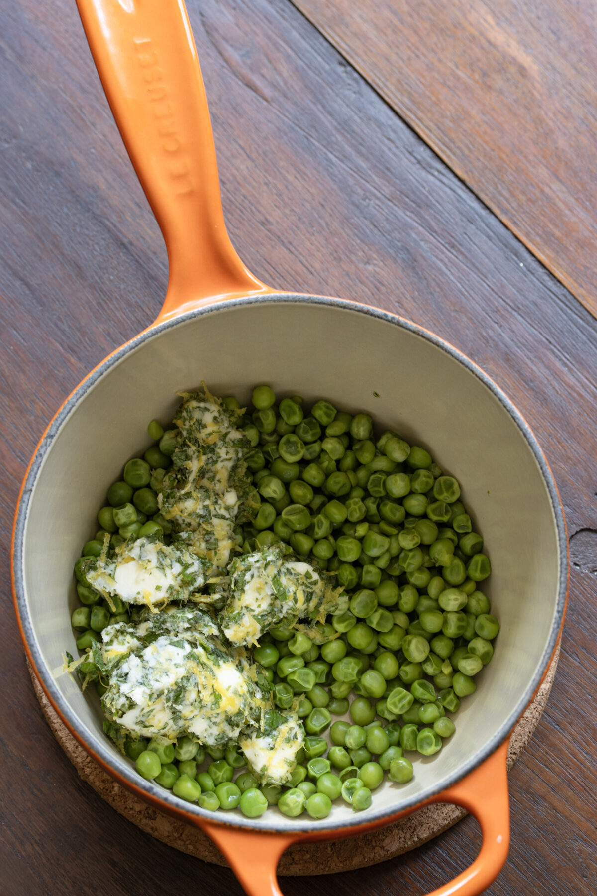 Cooked peas with the butter mint mixture.