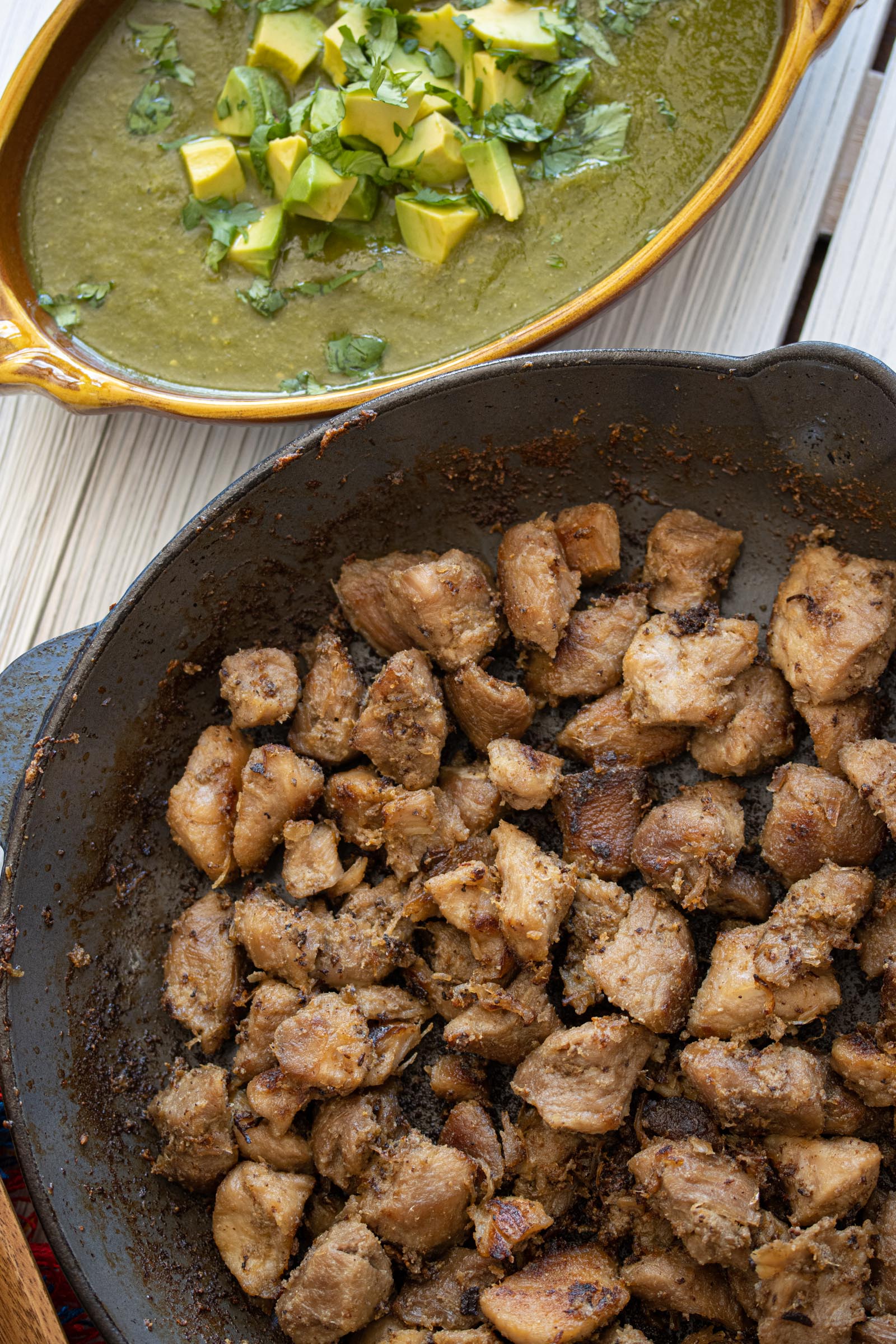 carnitas tacos with tomatillo salsa