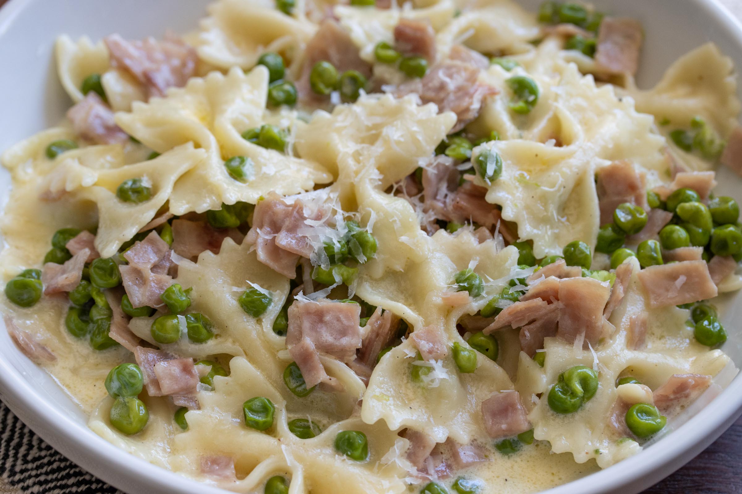 Farfalle with Peas, Ham and Cream