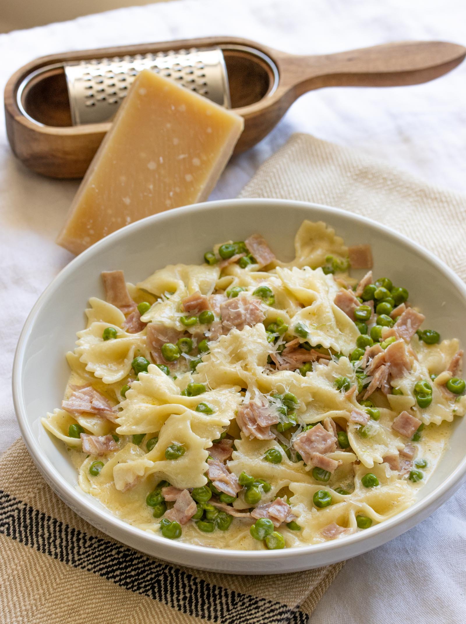 Farfalle with Peas, Ham and Cream Farfalle with Peas, Ham and Cream