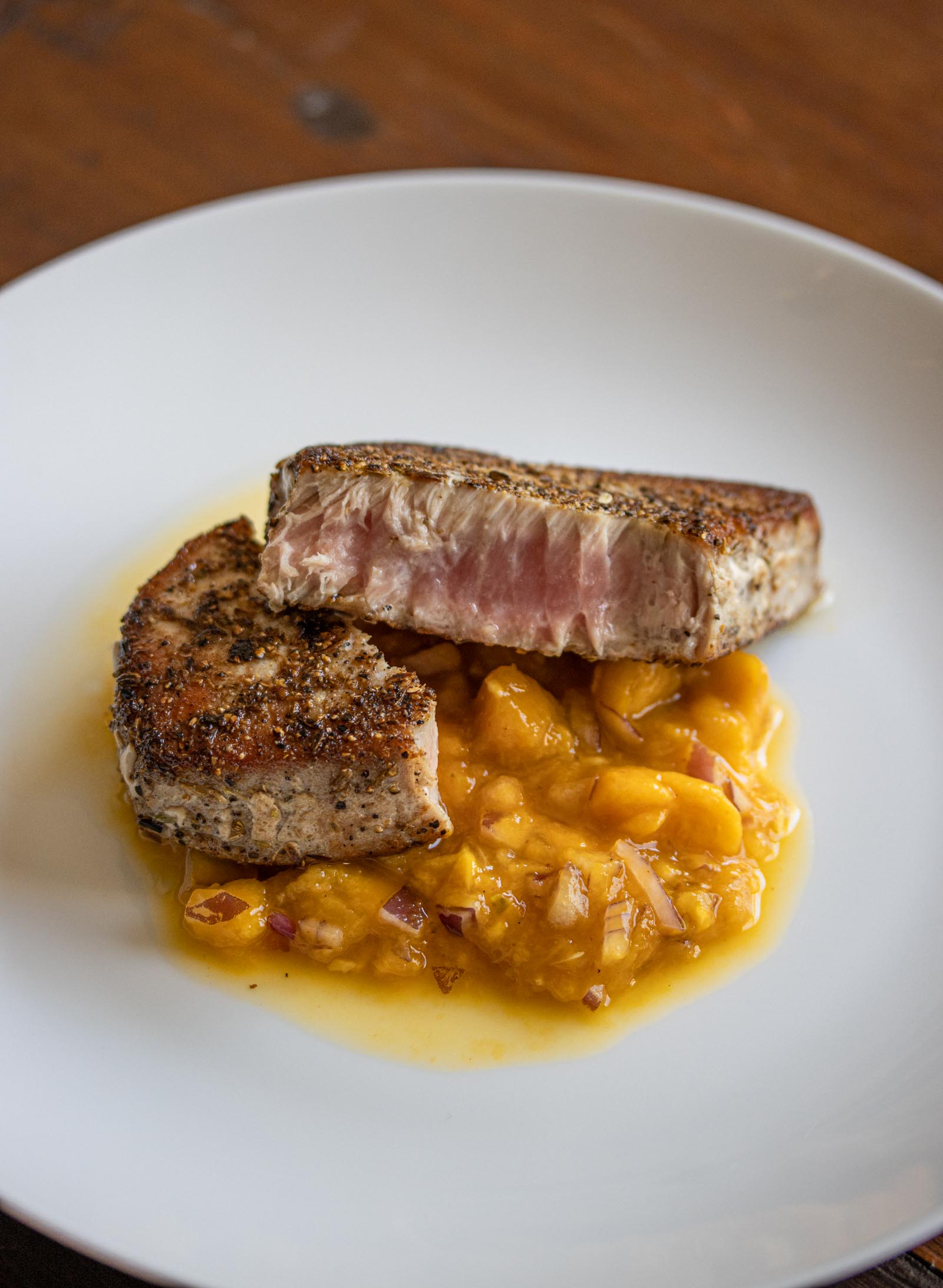 yellowfin tuna wiht spicy mango salsa