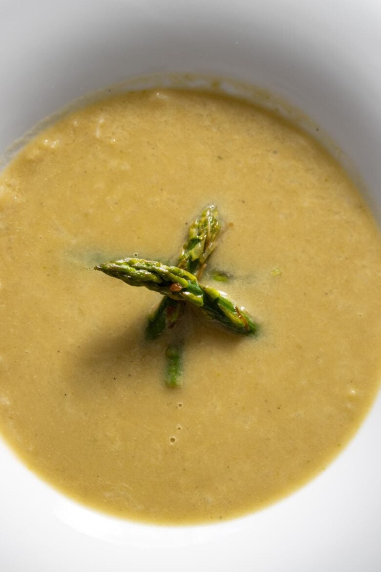 Asparagus soup with caramalized leeks