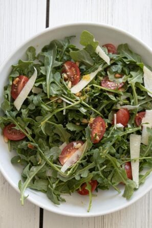 Tomato arugula salad