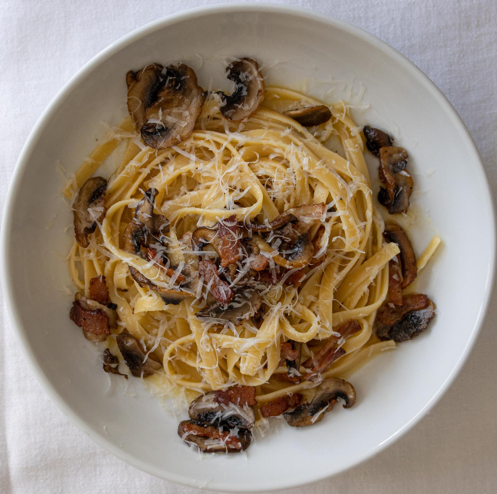 linguine, bacon , and mushrooms