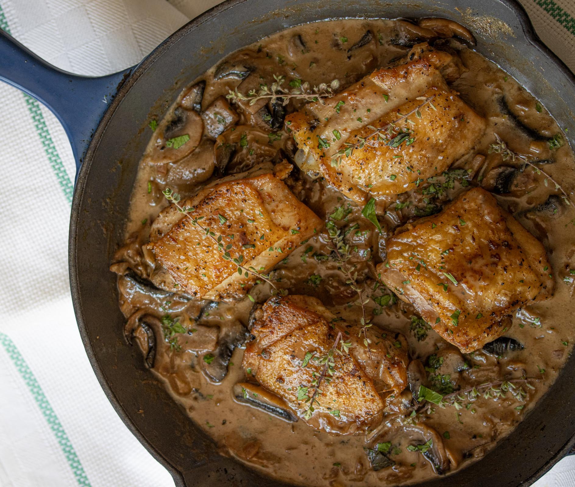 bacon chickne in the skillet