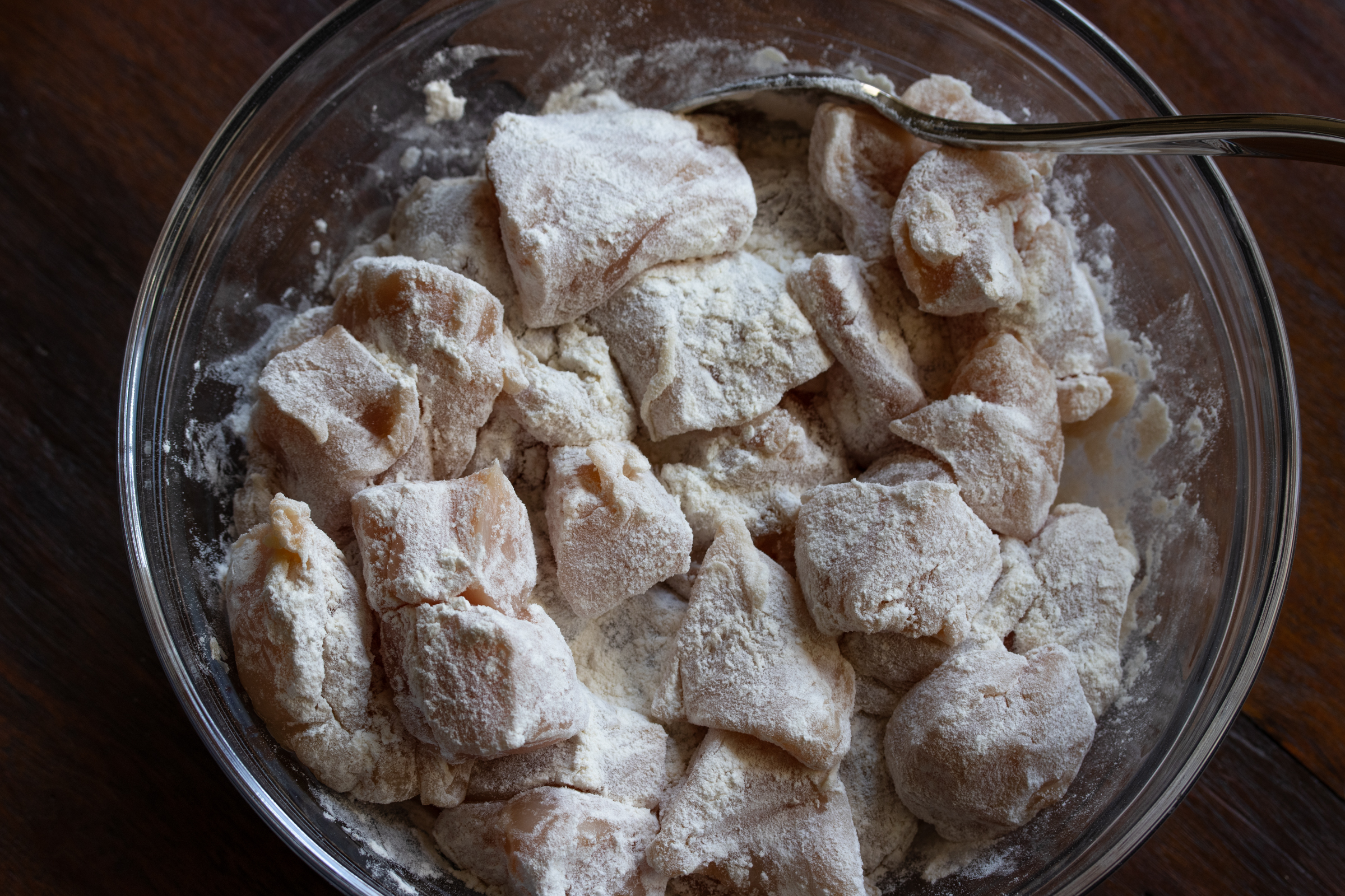 floured chicken pieces