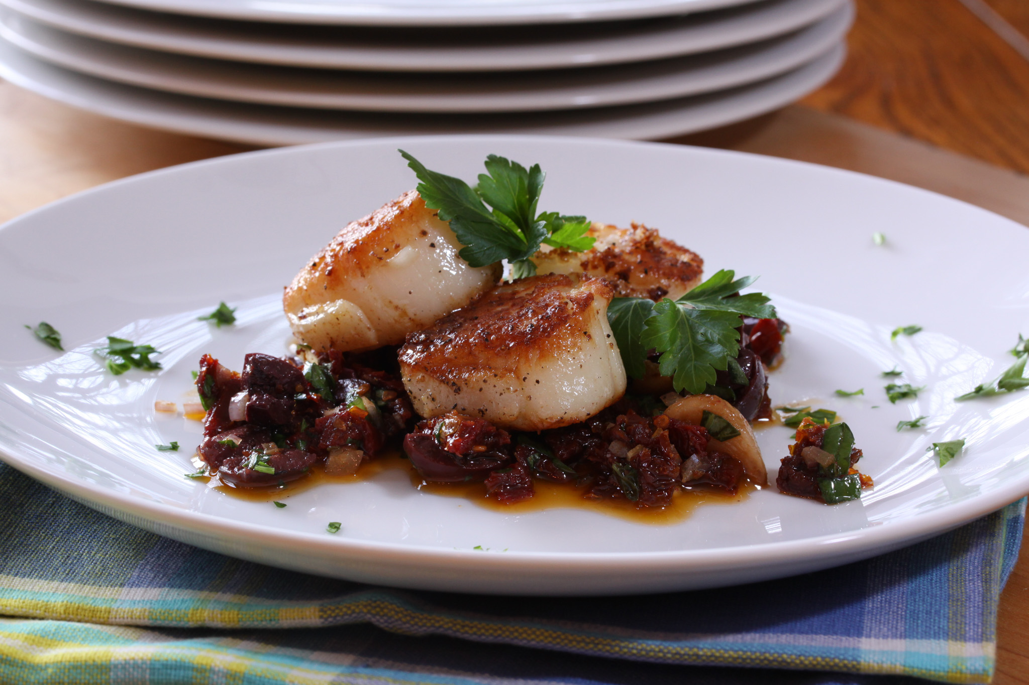 seared sea scallops with garlic compote