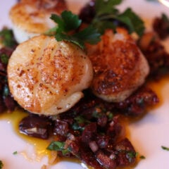 seared sea scallops with garlic compote