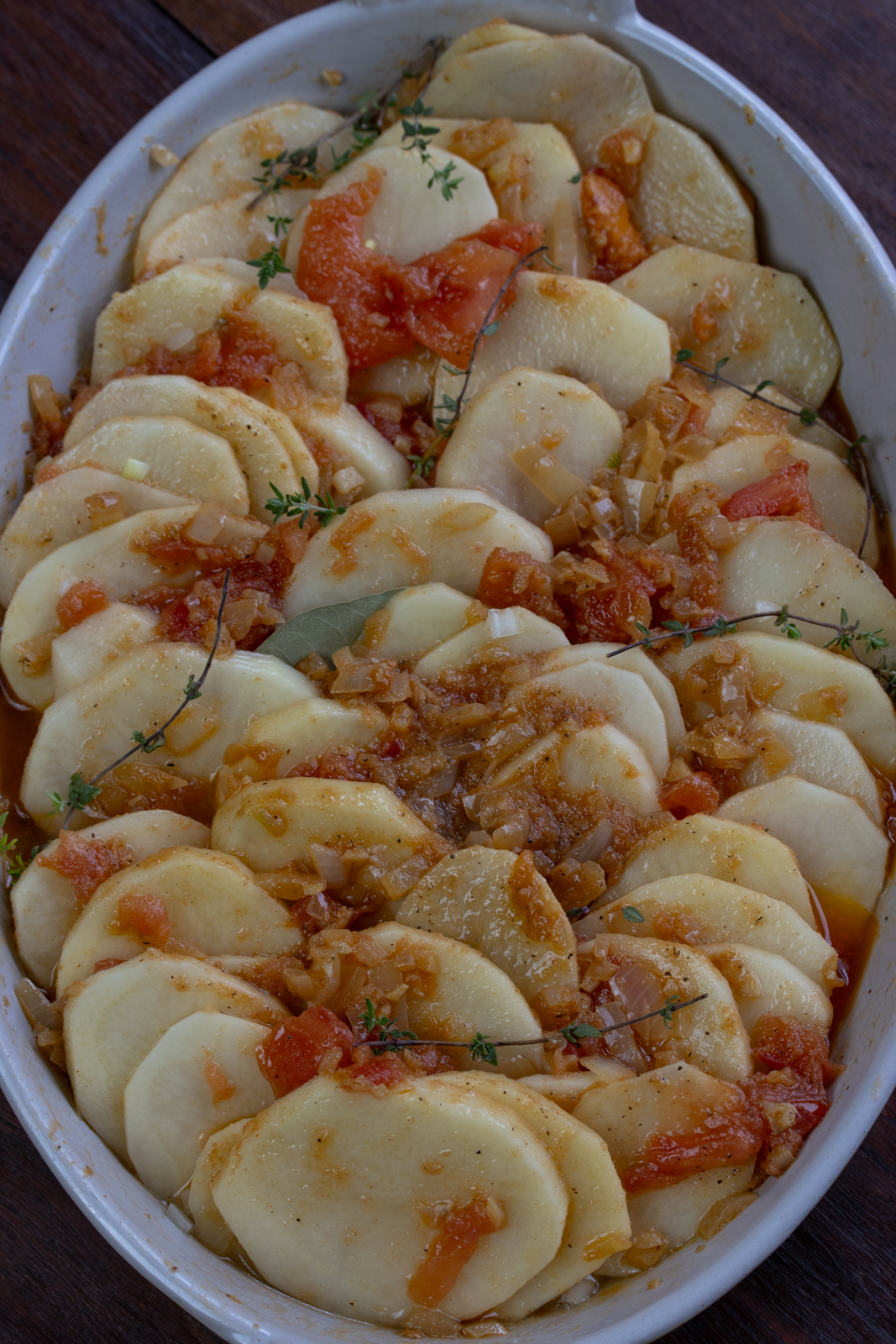 potaoes with tomatoes in gratin dish