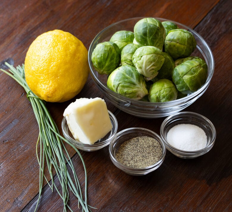 Ingredients needed to prepare your Brussels sprouts with lemon