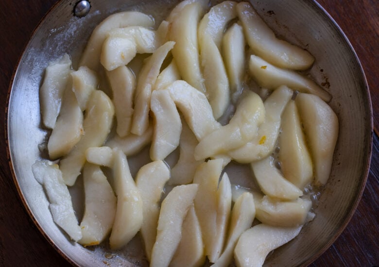 Softened pears with the butter