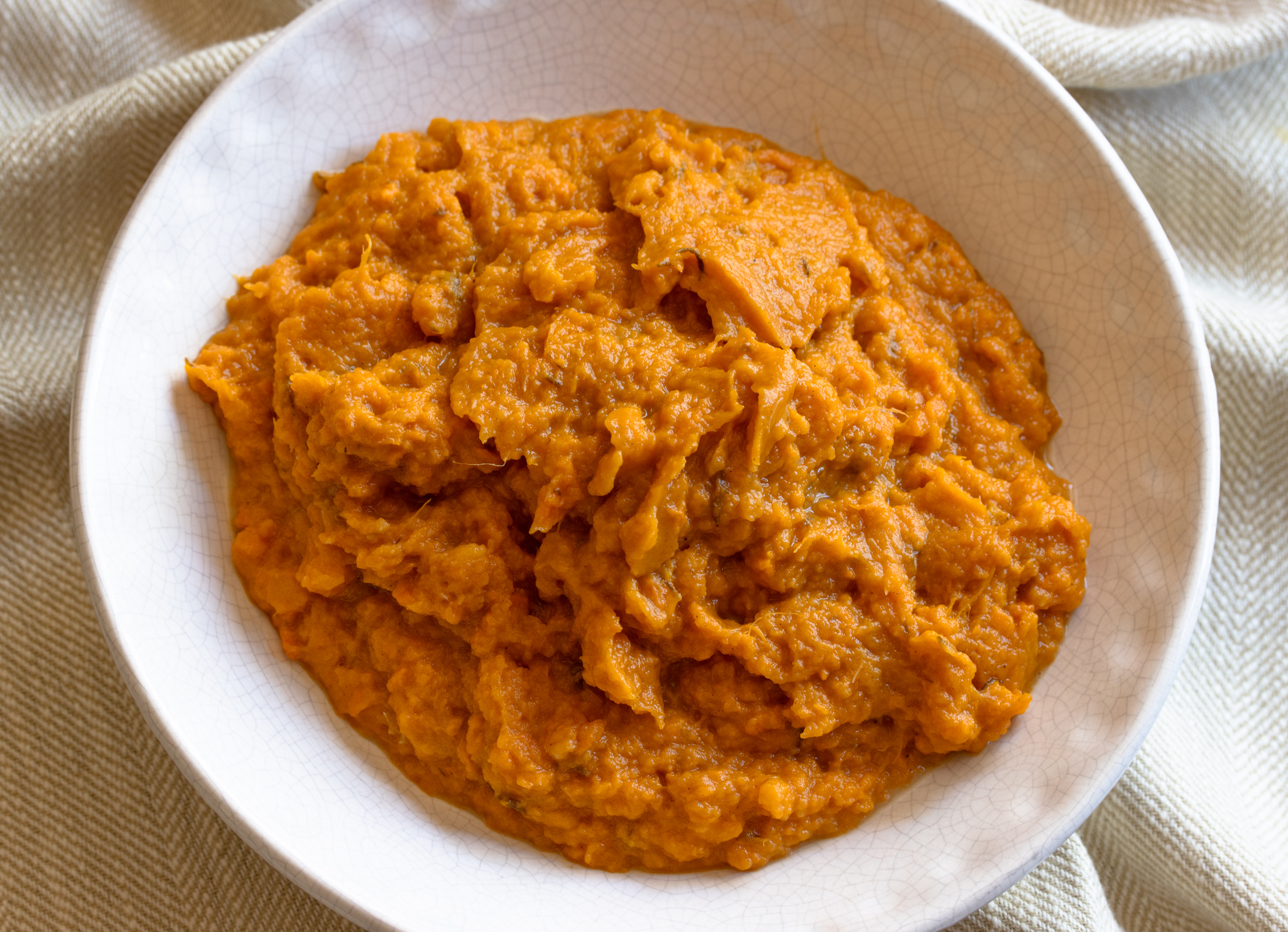 Mashed sweet potatoes done and placed in a serving plate.
