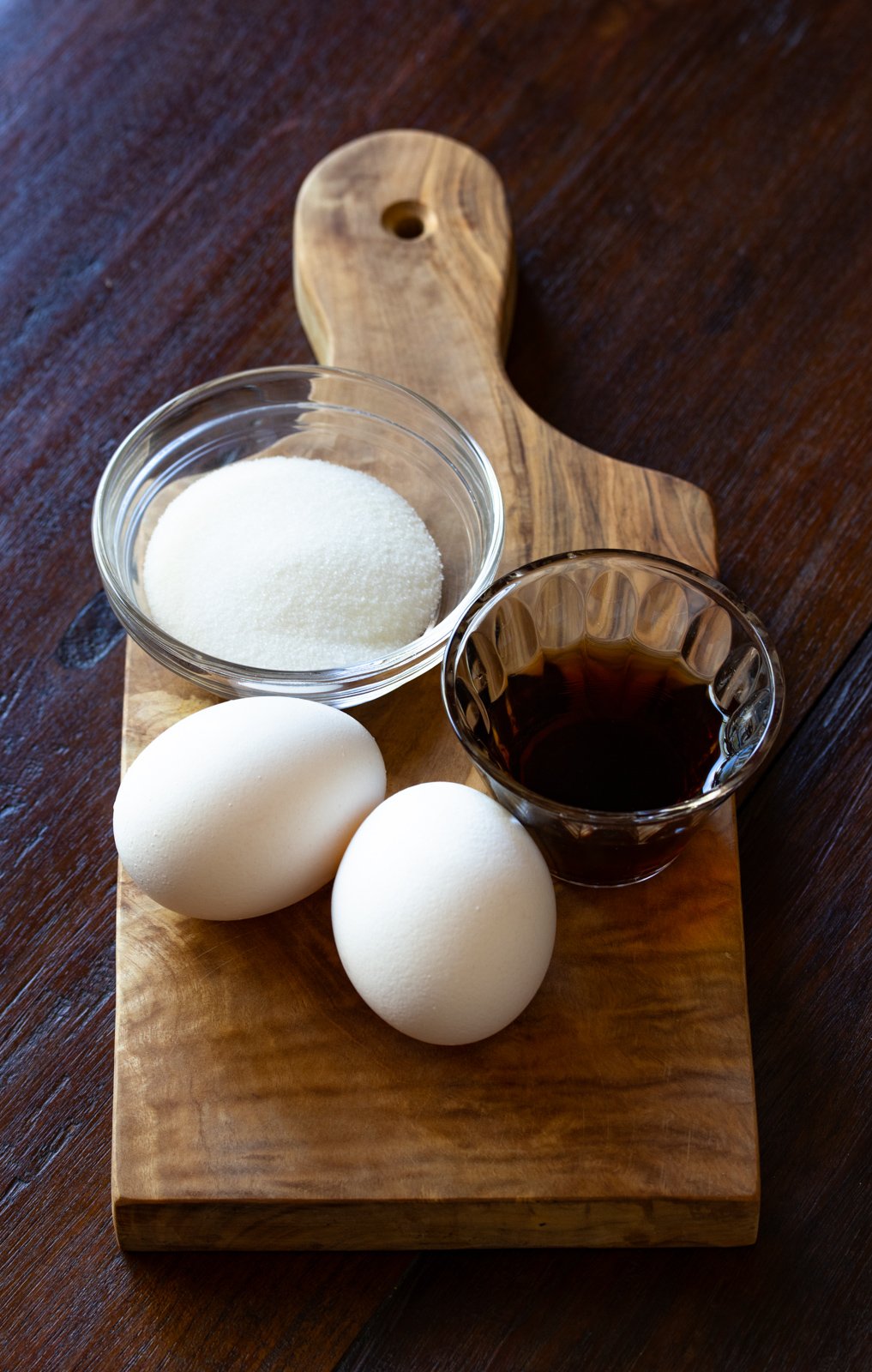 Ingredients needed to make zabaglione.