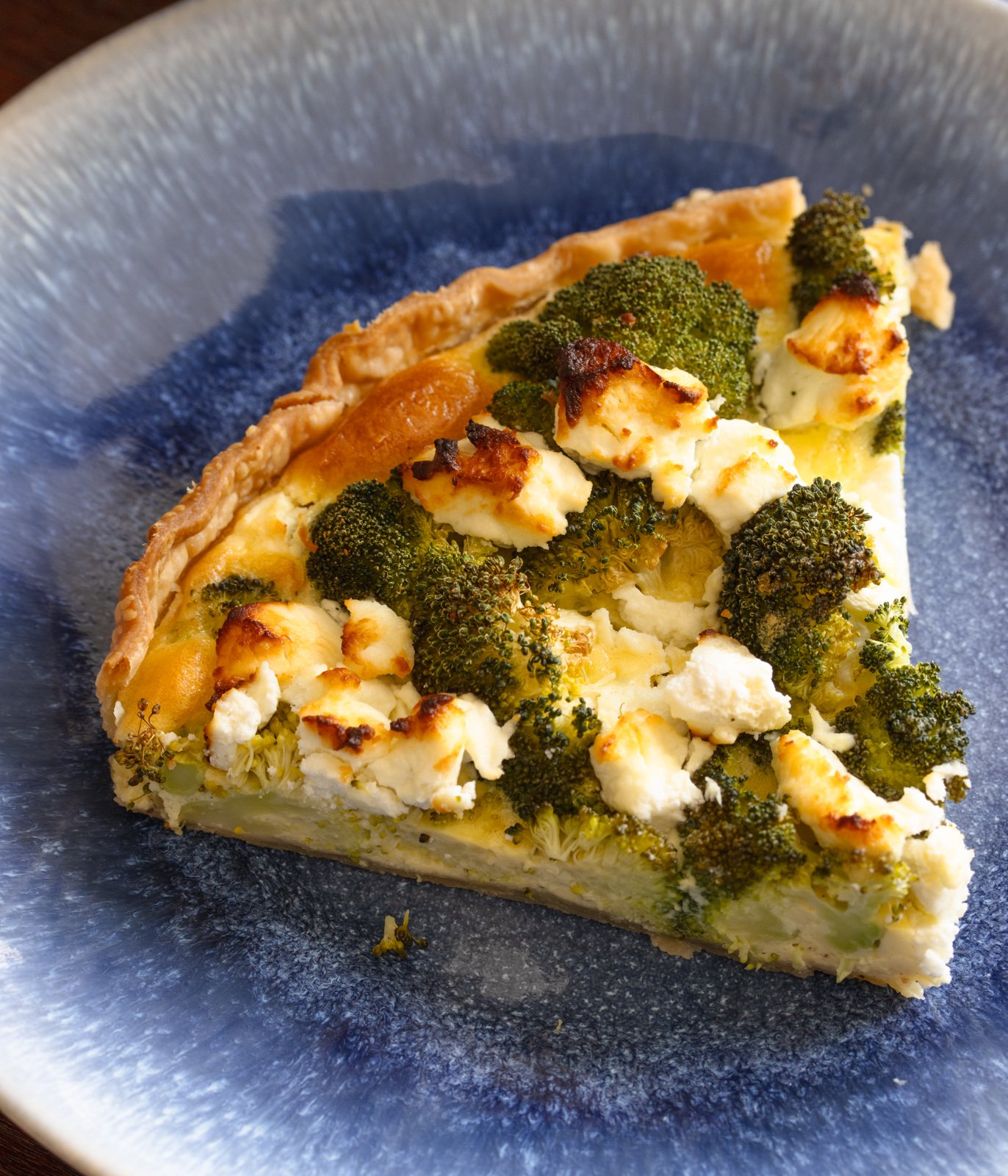 Slice of quiche of broccoli.