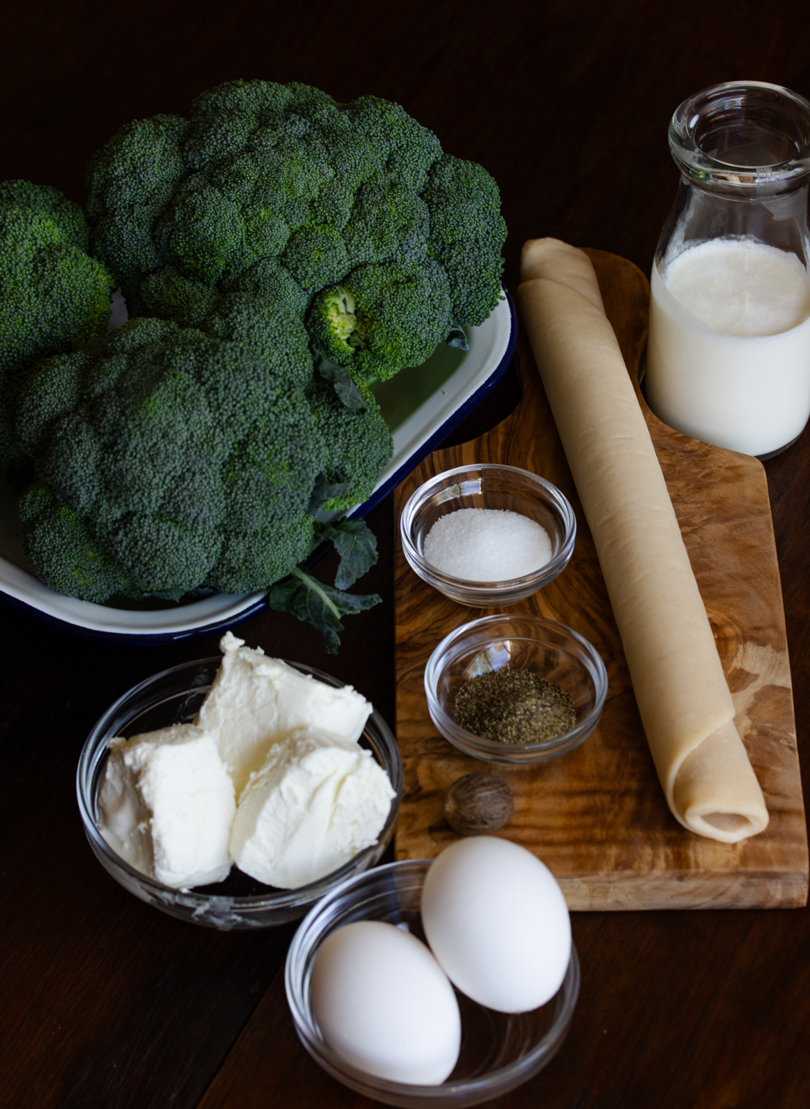 Ingredients needed to make this excellent broccoli quiche.