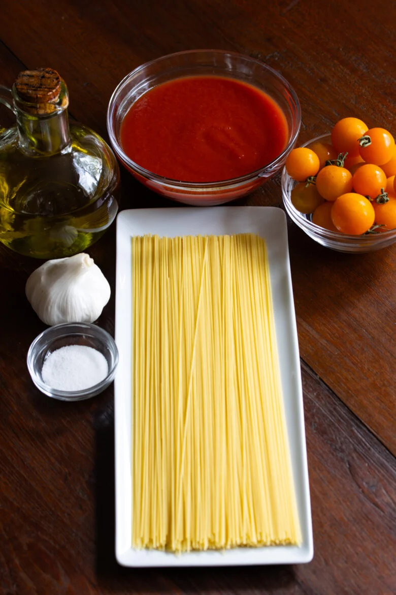 Ingredients used to make this cherry tomatoes angel hair pasta