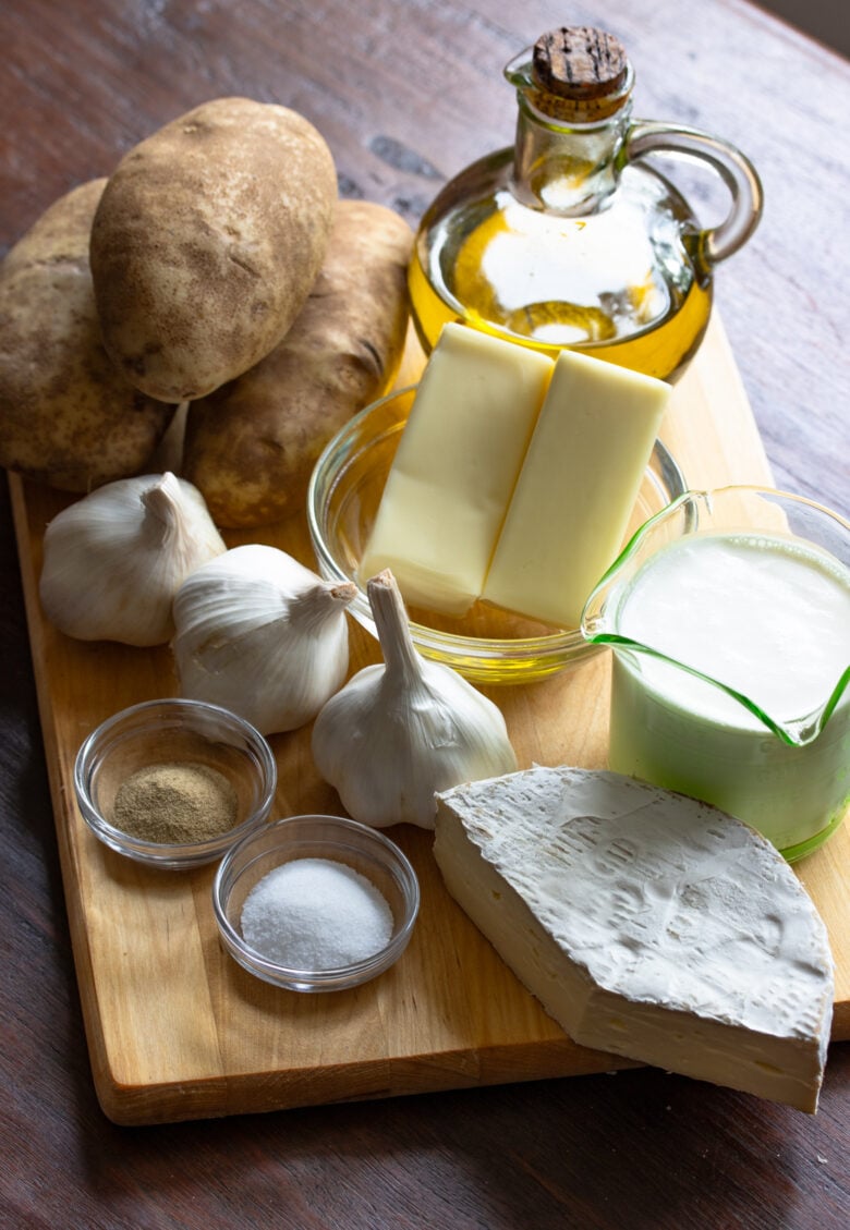 ngredients needed to. make the roasted garlic potatoes