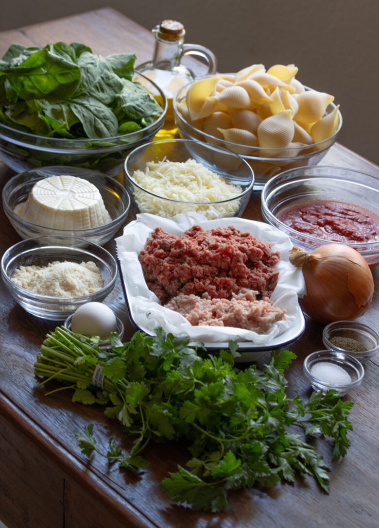 Ingredients needed to make this amazing stuffed shell pasta.
