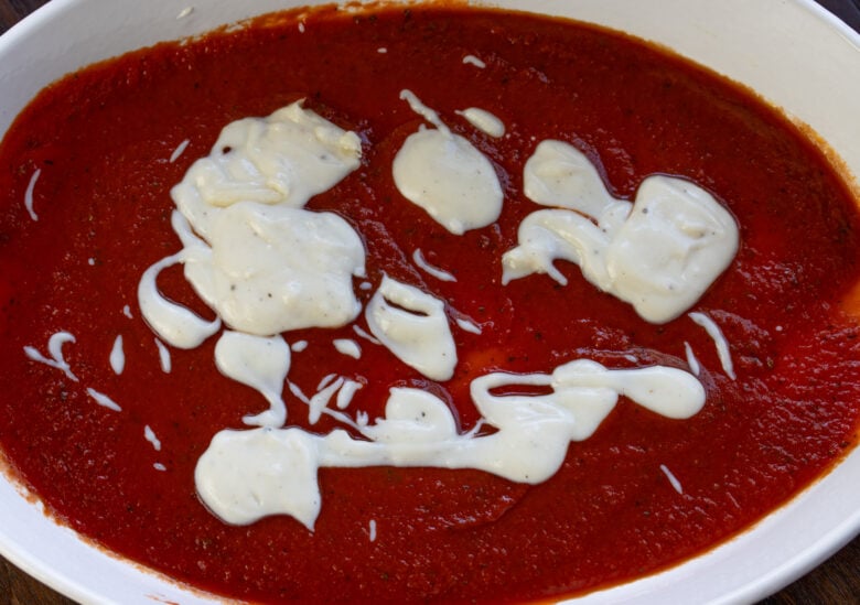 White sauce sauce added over the tomato sauce.